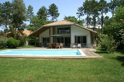 Schöne Villa mit Privatpool, nur 900 m vom St...