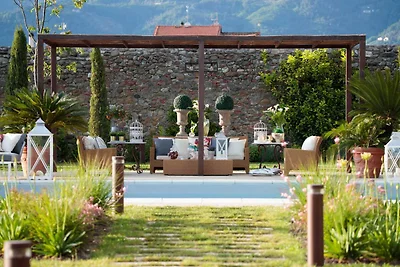 5 Schlafzimmer Villa mit Pool in Lucca