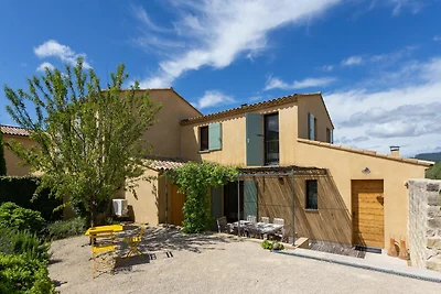 Villa a Malaucene con giardino privato