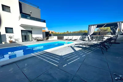 Villa  With Pool