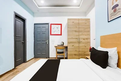 Super Townhouse Rohini Sector 23