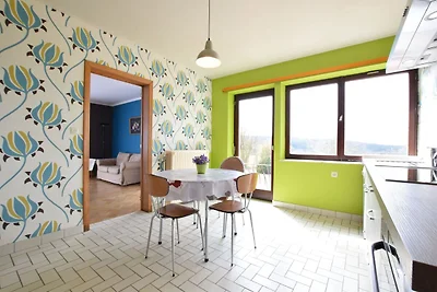Einladendes Ferienhaus mit großem Garten