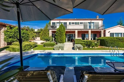 Villa in Pinezici met zwembad