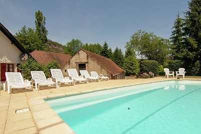 Schönes Ferienhaus in Vézac mit Schwimmbad