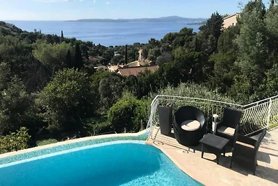 Villa mit Pool und Meerblick an der Côte...