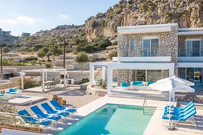 Villa in Kalythie mit Pool