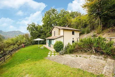 Splendida villa con piscina in comune a...