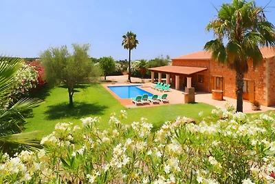 Haus in Campos mit Pool in der Nähe von Es...