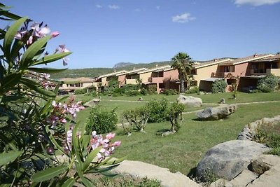 Einladendes Ferienhaus in Marinella mit...
