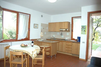Caratteristico bungalow con piscina a Garda