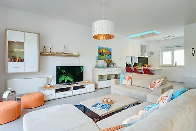 Ferienhaus in Novigrad mit Pool am Strand