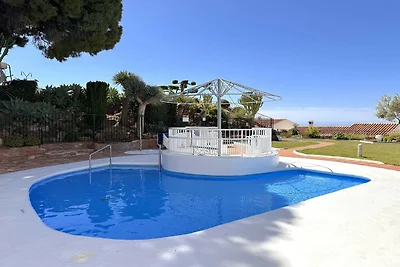 Wohnung in Nerja mit Küstenblick & Pool