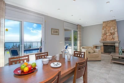 Villa an der Costa Brava mit Pool & Meerblick