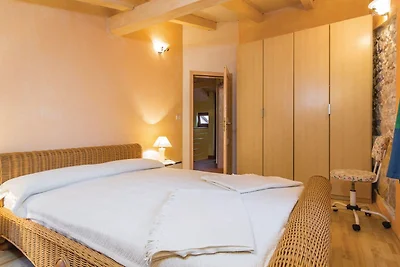 Rustikales Ferienhaus in Vrsar mit Garten