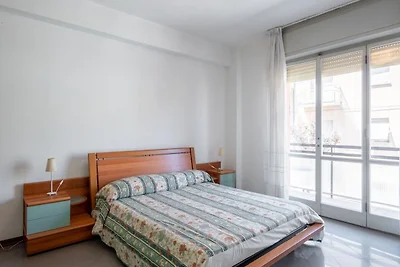 Einfaches Ferienhaus in Fano mit Terrasse