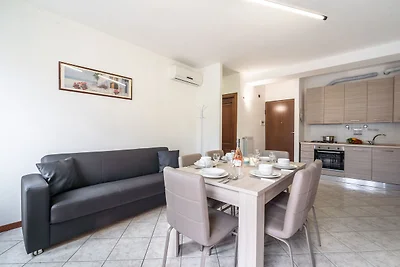 Spaziosa casa vacanze a Verbania con balcone