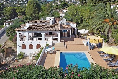 Schöne Villa mit viel Privatsphäre und privat...