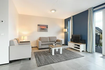 Sfeervol huis met 2 badkamer, op 700 m.
