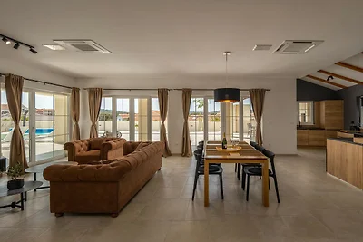 Villa Royal Stone mit Pool in Jezera