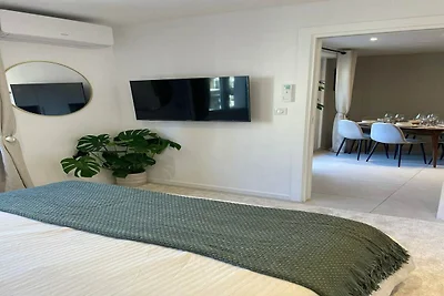 Ampio soggiorno di gruppo ad Antibes