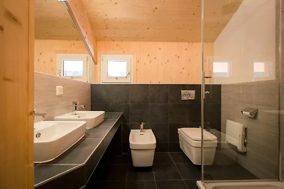 Einladendes Chalet mit Whirlpool im Freien