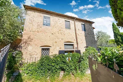 Agriturismo con piscina a Poggibonsi