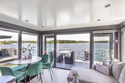 Hausboot-Marina mit Whirlpool