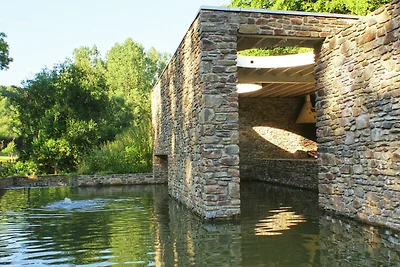 Gerהumiges Ferienhaus in Redu mit Garten