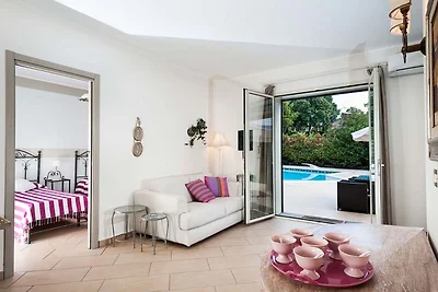 Lussuosa villa a Ragalna con piscina privata