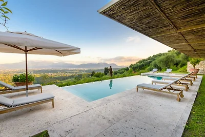 Luxusvilla mit 10 Schlafzimmern in Lucca