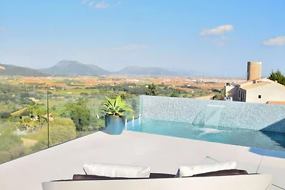 Villa in Buger mit Dachterrasse, Pool und...