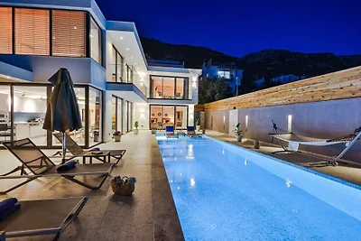 Villa in Kalkan mit Wifi und Parken