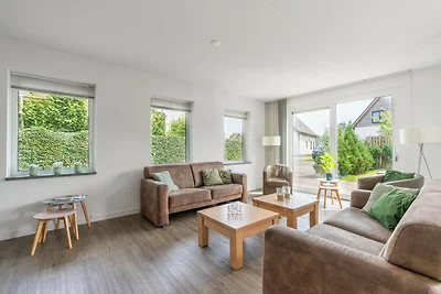 Geräumige und helle Ferienvilla für 10...