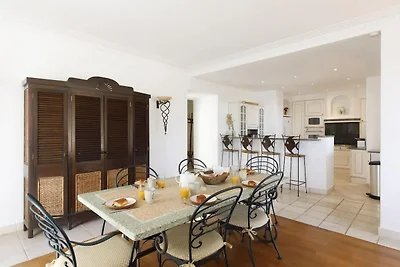 Prachtige villa met zeezicht voor een groep