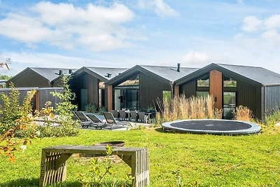 12 Personen Ferienhaus in Sjølund
