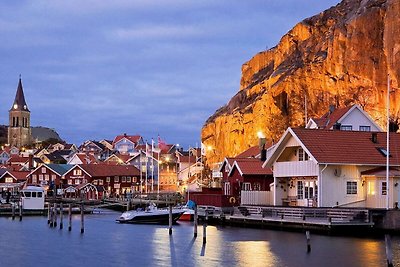 6 person holiday home in Hamburgsund