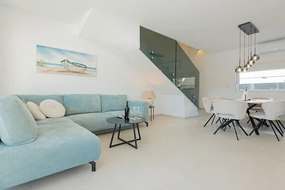 Villa Pomalo - Three Bedroom Villa with Outdo...