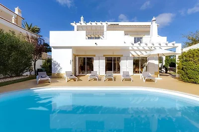 Haus mit Garten und privatem Pool