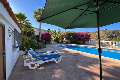 Luxuriöse Villa in Arenas mit Swimmingpool