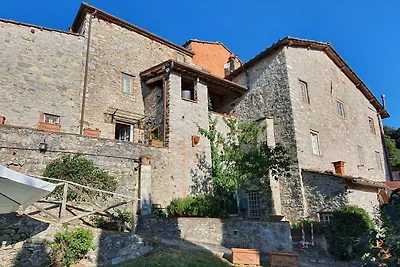 Schönes Doppelhaus aus Stein
