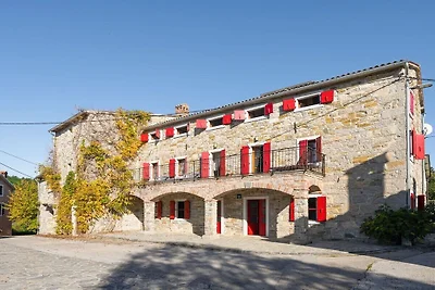 Villa in Buzet mit Schwimmbecken