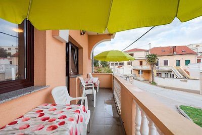 Reizendes Ferienhaus mit Balkon in Posedarje