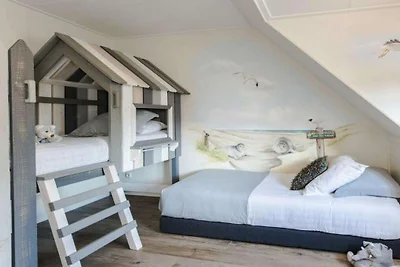 Ferienhaus in Nes mit Schwimmbecken