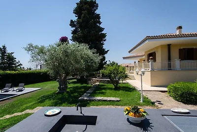 Villa in Siracusa mit Schwimmbecken