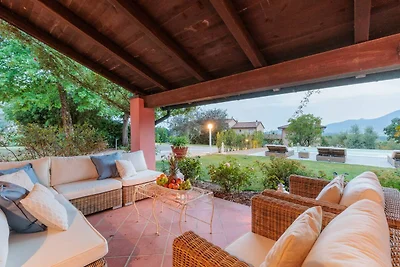 Geräumige Villa mit 6 Schlafzimmern und Pool