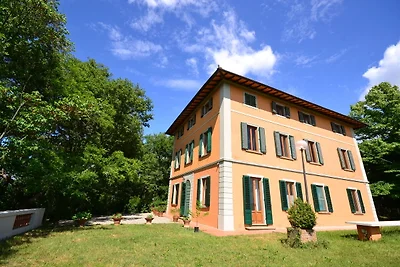 Ein Teil einer schönen Villa mit Aussicht