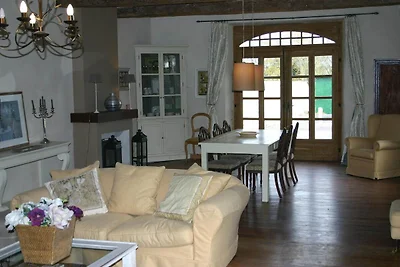 Luxuriöses Haus in einem ruhigen Anwesen mit...