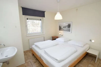Bungalow in Den Burg met zwembad
