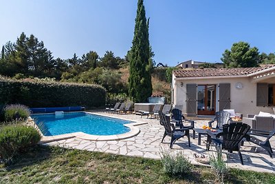 Luxuriöse Villa mit privatem Pool und Whirlpo...