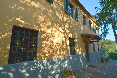 Casa colonica toscana a Lucca con piscina